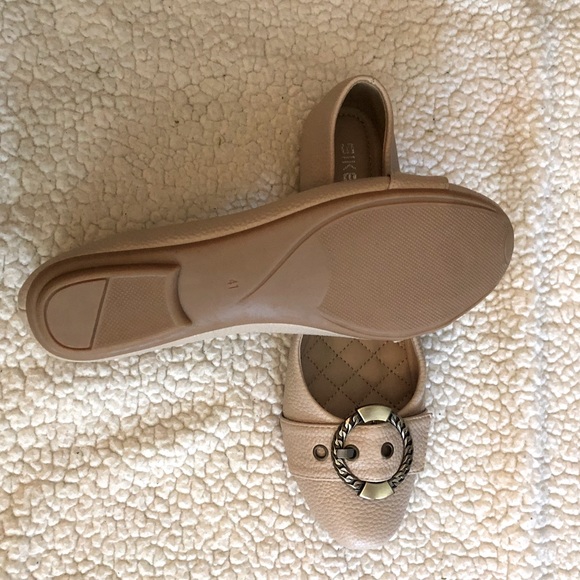 Ladies Flats - Picture 2 of 3